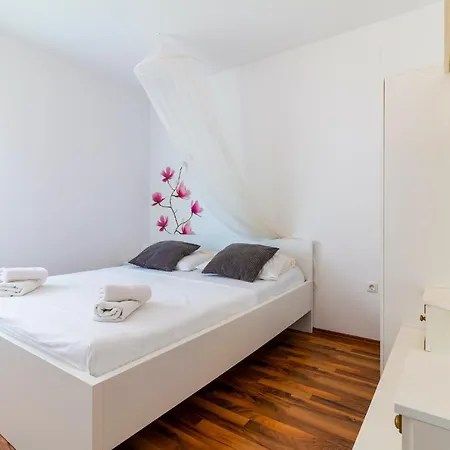 Lacaleta Apartment *