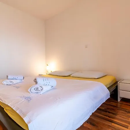 Apartment Lacaleta *